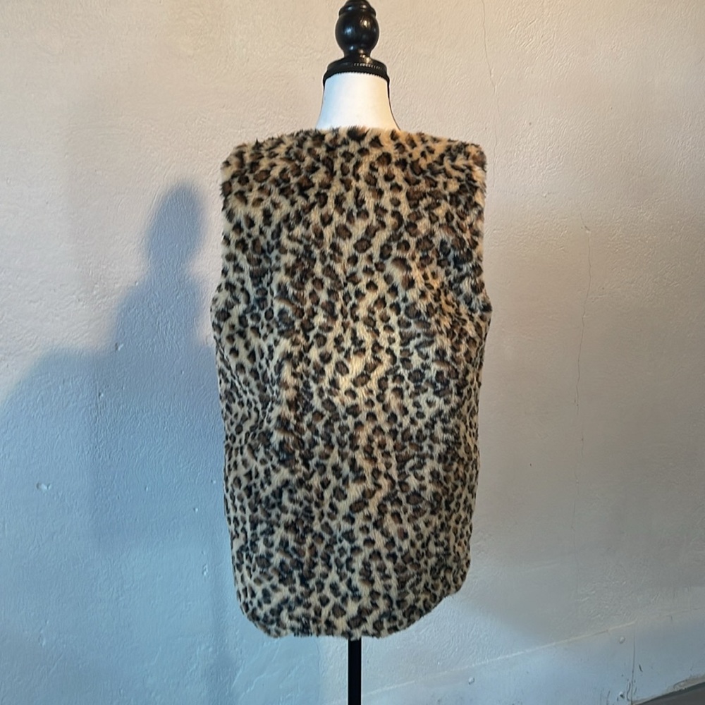Faux fur vest - Picture 4 of 11